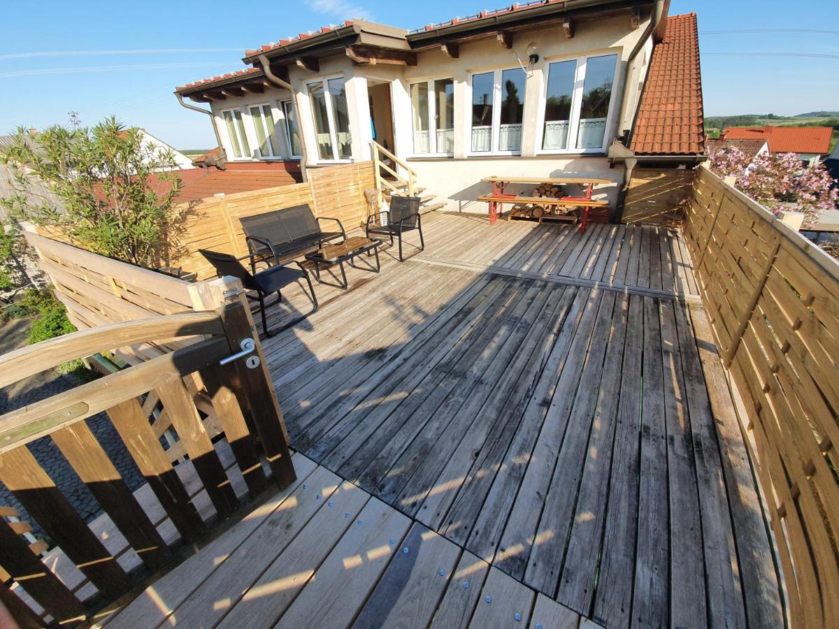 Helle, Offene Dachgeschosswohnung Mit Terrasse Oberloisdorf Exterior photo